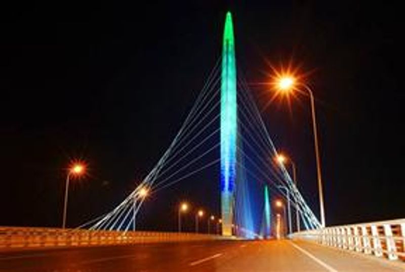 榮獲魯班獎的“彩針型”雙塔三面斜拉團泊新...