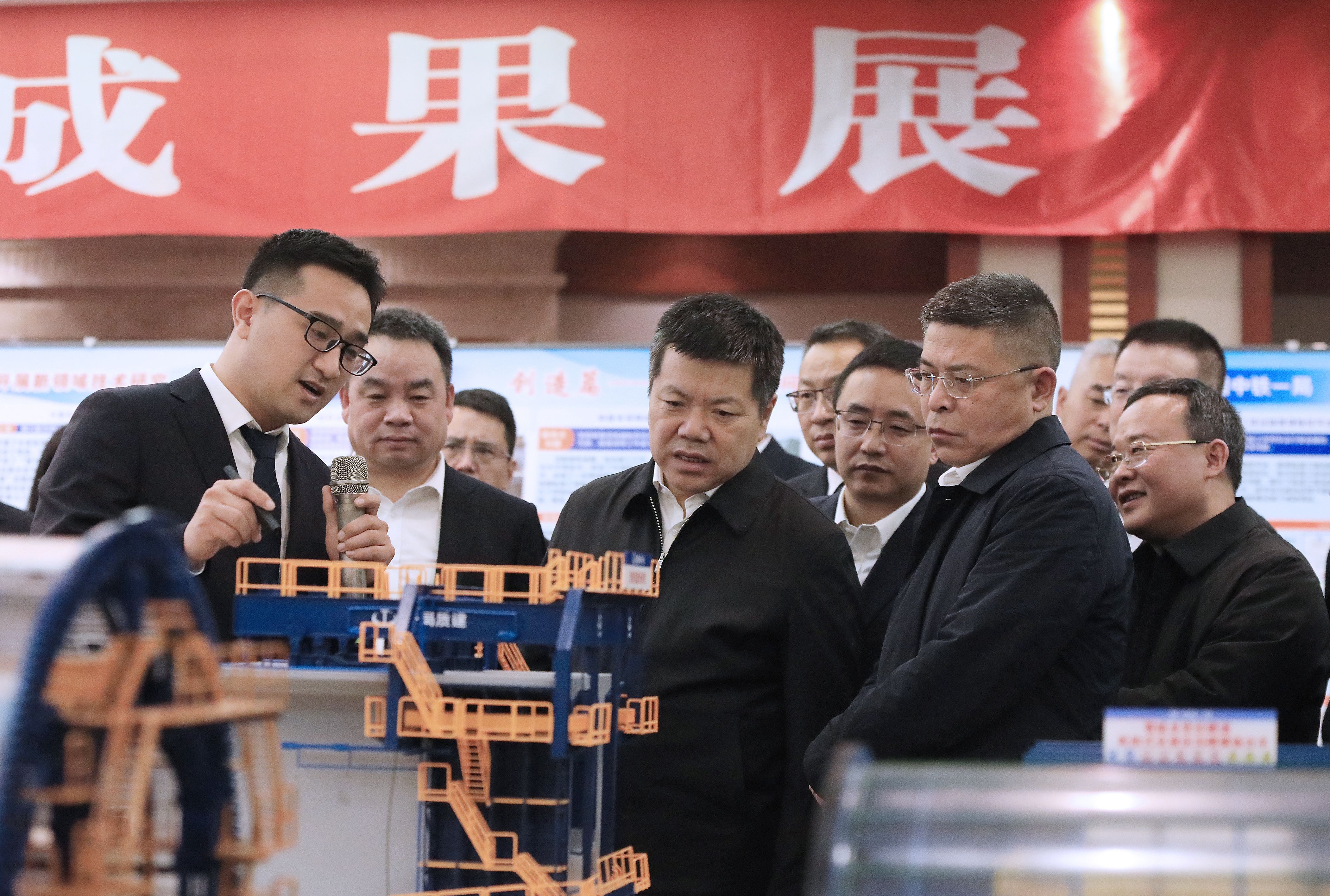 公司在中鐵一局首屆創新大會上斬...